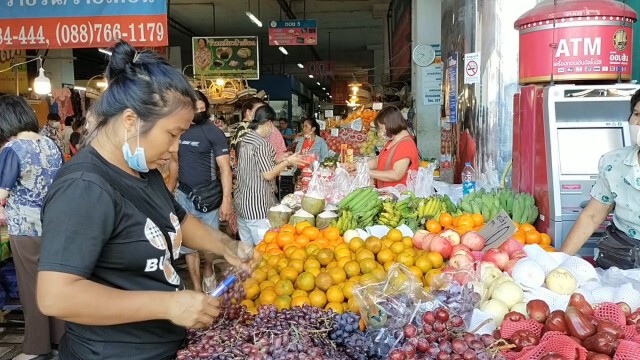 สุราษฎร์ฯ คึกคัก "คนละครึ่ง-บัตรประชารัฐ" ทำขายดี