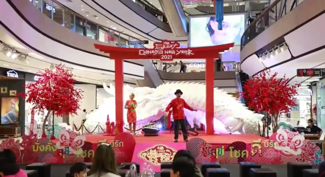 ไอเดียเป็นเลิศ ประติมากรรมมังกรเกลือฉลองงานตรุษจีนโคราช