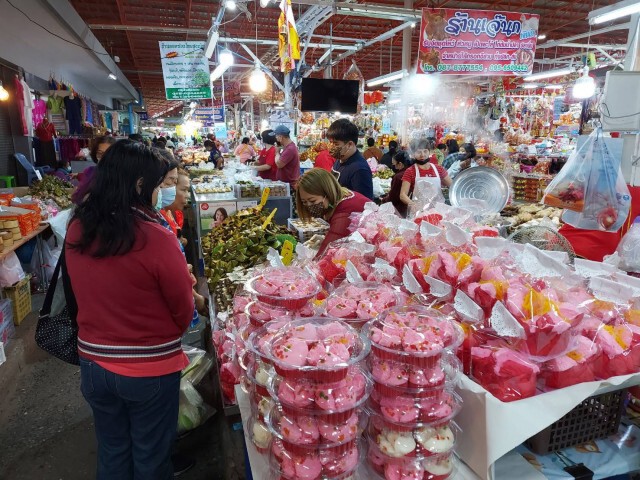 วันจ่ายโคราชคึกคักชาวไทยเชื้อสายจีนแห่ใช้สิทธิ์คนละครึ่ง