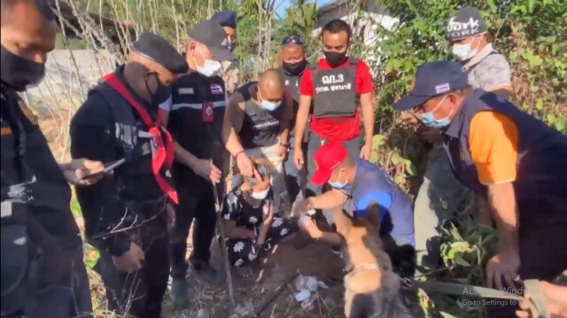 ตำรวจบุกค้นบ้านซุกยาบ้าสามีหนีหน้าตั้งเมียท้อง3เดือนถูกรวบ
