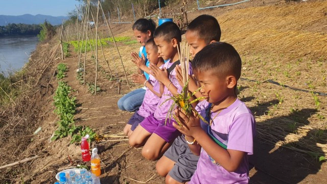 ชาวบ้านพบพญานาคโผล่-กลางแม่น้ำโขง