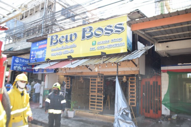 ไฟไหม้ชั้นบนบ้าน หวิดวอดทั้งหลังโชคดีเห็นทัน