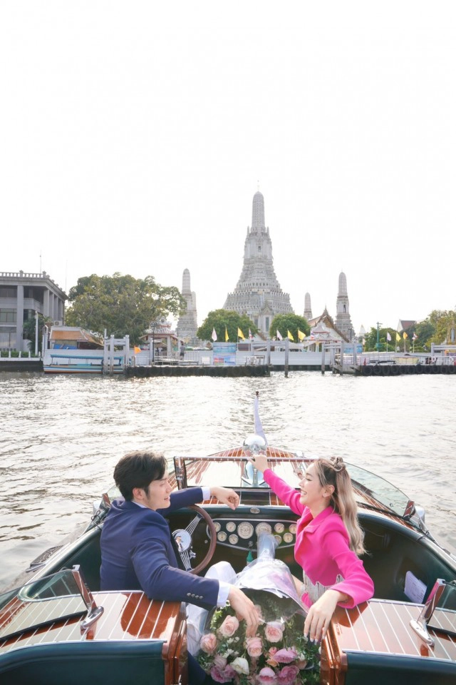 "มิน-พีชญา" ปลื้ม "ไฮโซโอ๊ต" ขับเรือควงสวีตวาเลนไทน์กลางเจ้าพระยา