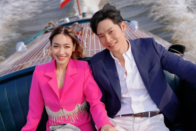 "มิน-พีชญา" ปลื้ม "ไฮโซโอ๊ต" ขับเรือควงสวีตวาเลนไทน์กลางเจ้าพระยา