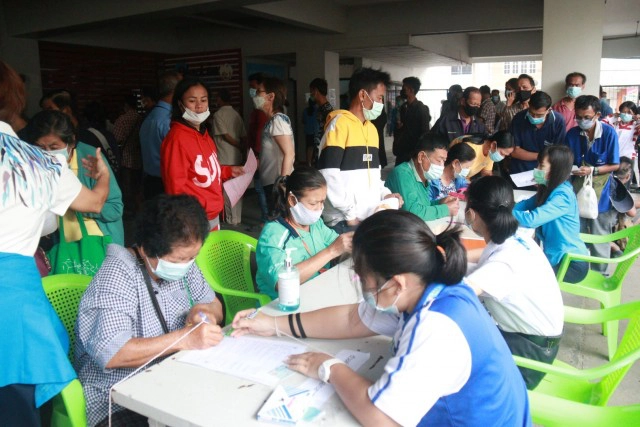 ผู้สูงอายุแห่ลงทะเบียน"เราชนะ"สำหรับไม่มีสมาร์ทโฟน