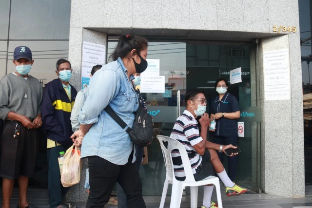 ผู้สูงอายุแห่ลงทะเบียน"เราชนะ"สำหรับไม่มีสมาร์ทโฟน