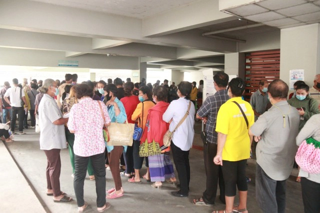 ผู้สูงอายุแห่ลงทะเบียน"เราชนะ"สำหรับไม่มีสมาร์ทโฟน