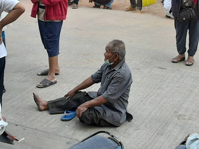 แห่จองคิวลงทะเบียน"เราชนะ"ล้นอำเภอ