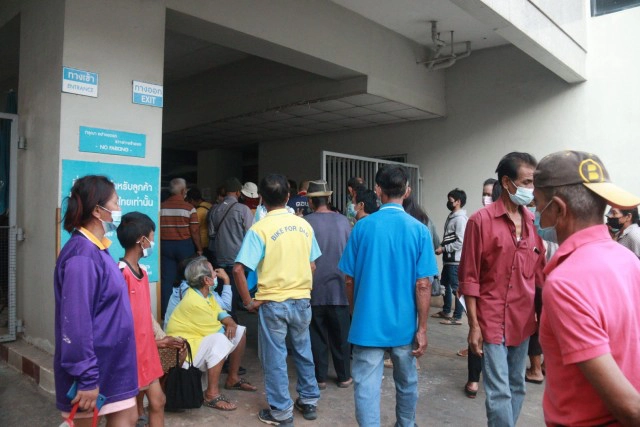 ผู้สูงอายุแห่ลงทะเบียน"เราชนะ"สำหรับไม่มีสมาร์ทโฟน