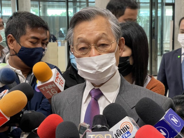 "ชวน" รับหนักใจ เตือนฝ่ายค้านเอ่ยถึงสถาบันตามญัตติเท่านั้น