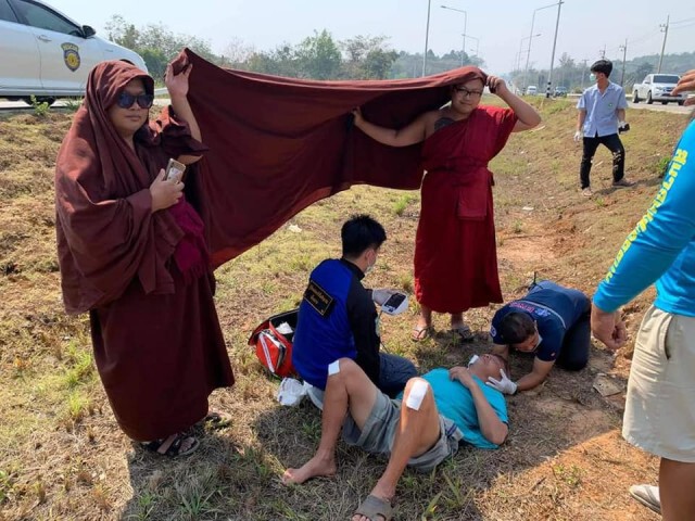 ชื่นชม"พระช่วย"คนประสบเหตุรถล้ม