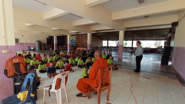 โรงเรียนวัดกระทบหนักไม่มีเงินซื้อข้าวให้นักเรียนกิน