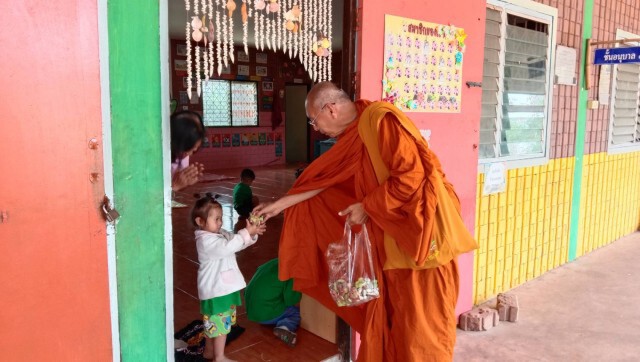 โรงเรียนวัดกระทบหนักไม่มีเงินซื้อข้าวให้นักเรียนกิน