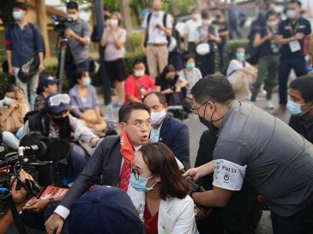 ม็อบเฟส อภิปรายนอกสภา ขยี้ 10 รมต.