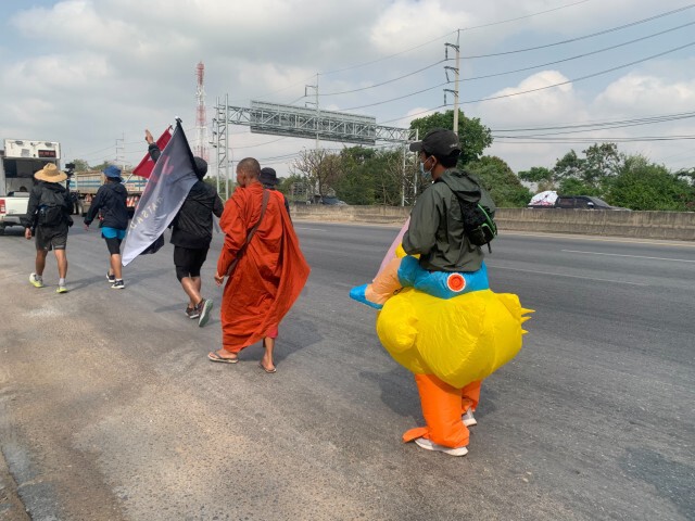 กลุ่มราษฎรเดินทะลุฟ้า ถึงตำบลคลองไผ่สีคิ้วแล้ว