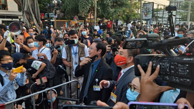 ม็อบเฟส อภิปรายนอกสภา ขยี้ 10 รมต.