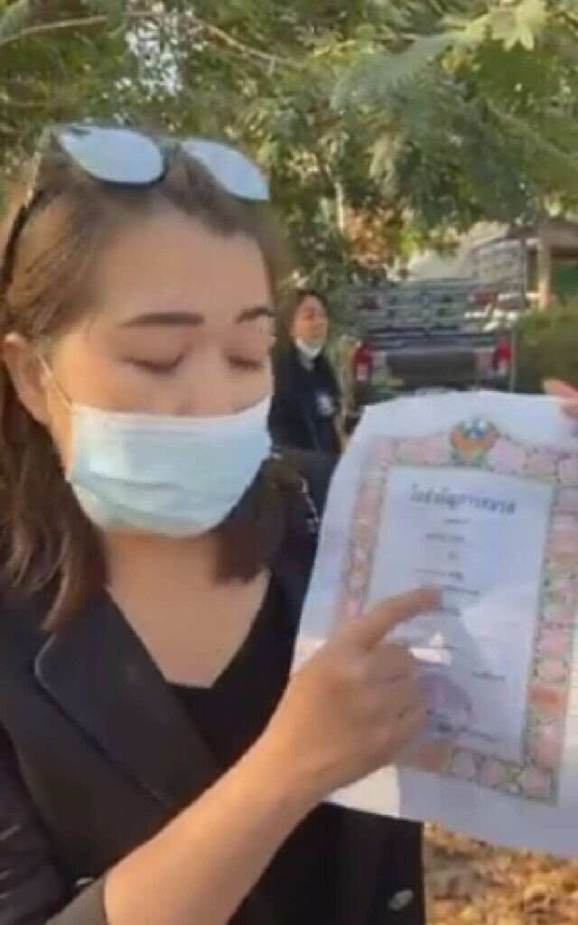 ส่องโพสต์ล่าสุด "ภรรยาหลวงบุกโชว์ทะเบียนกลางงานแต่งสามี" ตอนนี้ "ถูกข่มขู่จากผู้ไม่หวังดี"