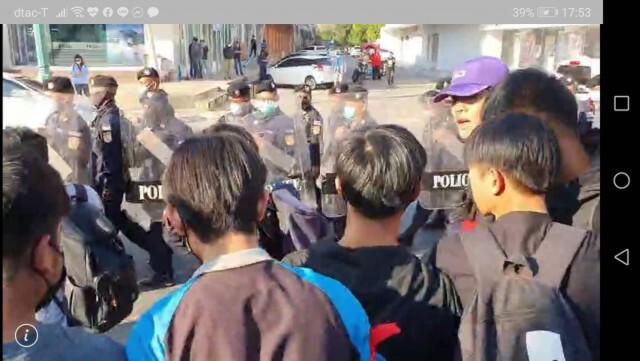ม็อบโขงชีมูลปะทะตำรวจเคลื่อนปักหลักข้างมิตรภาพ
