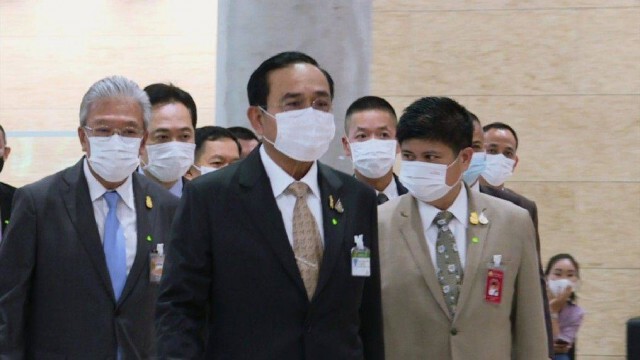 นายกรัฐมนตรี เข้าสภาเตรียมลุ้นผลโหวตอภิปรายไม่ไว้วางใจ