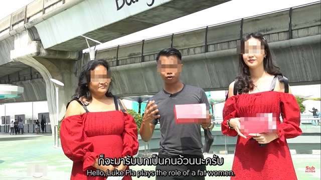 ดราม่าร้อน!! ช่องยูทูบดังพา "หม่อมลูกปลา" เทียบกับสาวอีกราย ขอกอดชาวบ้าน