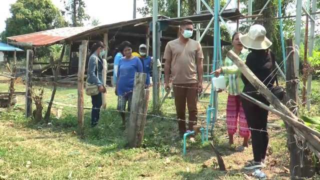 ชาวบ้านรวมกลุ่มลงขันเป่าล้างบ่อบาดาลเก่าผลิตประปาใช้เอง