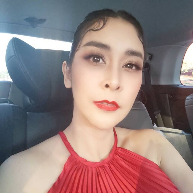 "ใหม่ สุคนธวา" แคปชั่นฟาดแรง "รถเมียนั่ง ไม่ใช่รถเมียน้อย"
