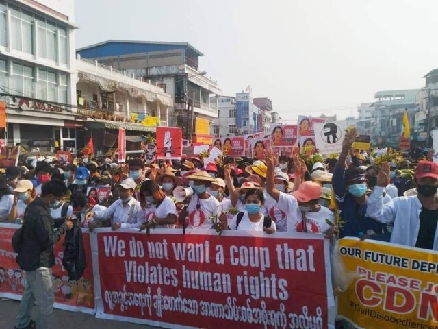 ชาวเมียนมาครึ่งแสนชุมนุมใหญ่