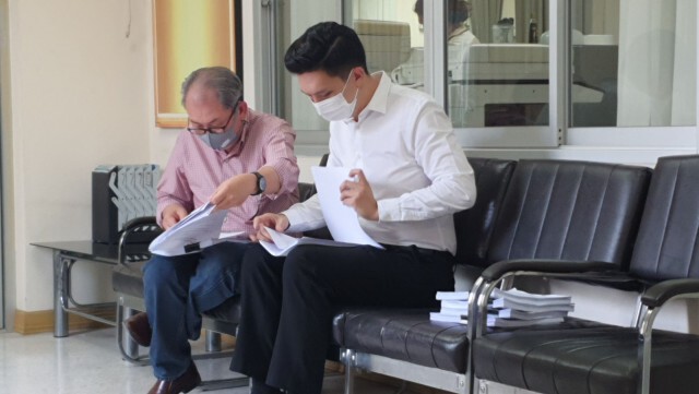2ผู้สมัครนายกเล็กยื่นคำร้องหลังมีชื่อถือหุ้นสื่อ