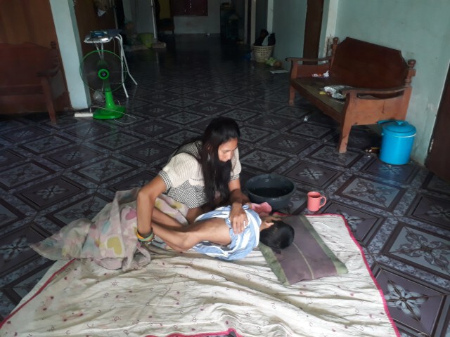 วอนช่วยเหลือแม่เลี้ยงเดี่ยว-ดูแลลูกพิการ