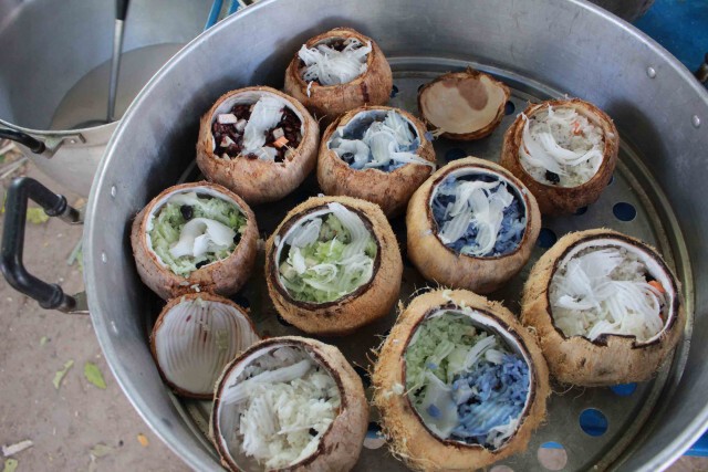 โหนกระแสมะพร้าวฟีเวอร์ปรุงข้าวหลามสูตรน้ำมะพร้าวเอาใจลูกค้า
