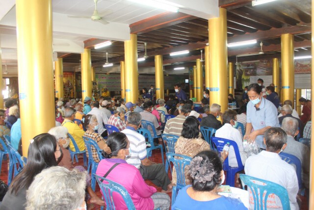 ชาวบ้านยิ้มร่า จนท.ให้บริการลงทะเบียนเราชนะใกล้บ้าน