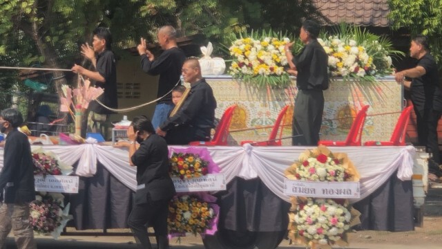 พ่อสั่งเสียก่อนตายห้ามเปิดธรณีกรรแสง ให้เปิดหมอลำแทน