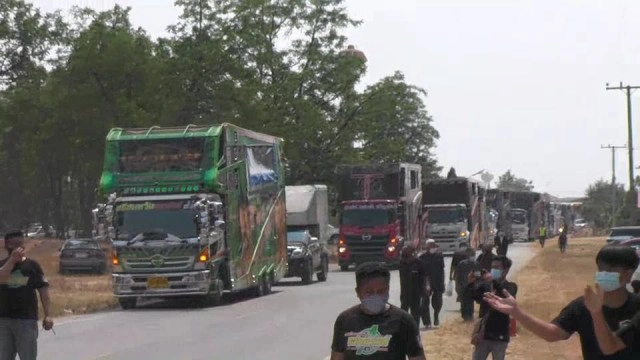 ห้ามเศร้า ขบวนรถแห่เล่นดนตรีสดงานศพ