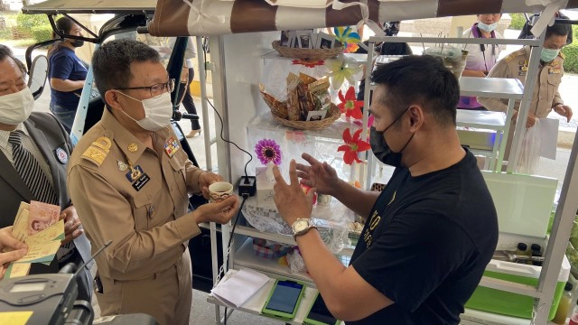 เปิดตัวตุ๊กตุ๊กต้นแบบอาหาร ต้านโควิด-19