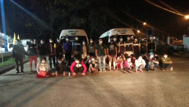 รวบแก๊งรถตู้ลอบขนแรงงานต่างด้าว