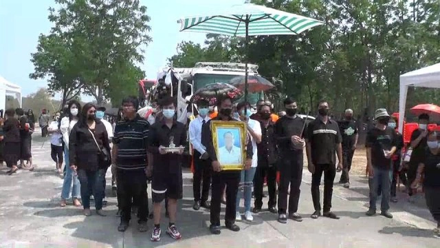 ห้ามเศร้า ขบวนรถแห่เล่นดนตรีสดงานศพ