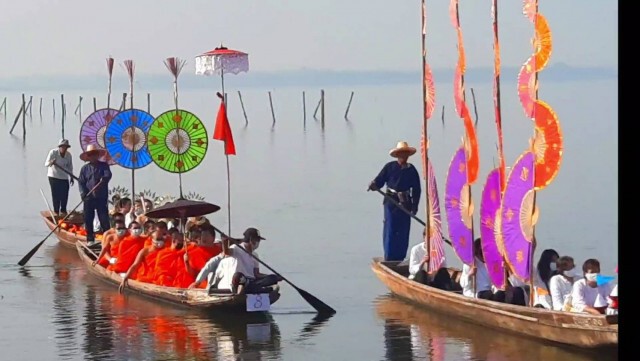 อลังการ! ขบวนเรือ "ตานข้าวทิพย์"ถวายพระเจ้าตนหลวง