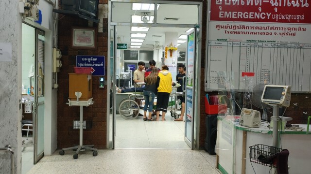 คนร้ายดักซุ่มปาดคอชายวัย 54 หน้าร้านอาหารหวังชิงทรัพย์