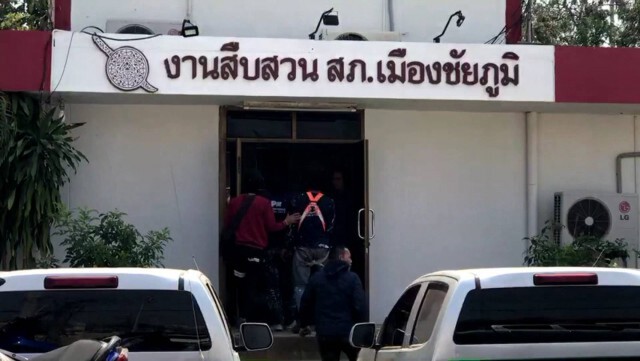 2โจ๋กำลังจะเสพยา ตกใจเห็นตร. ขับจยย.พุ่งชนบาดเจ็บ