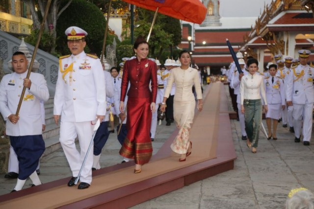 ‘ในหลวง-พระราชินี’ ทรงบำเพ็ญพระราชกุศลมาฆบูชา พุทธศักราช 2564