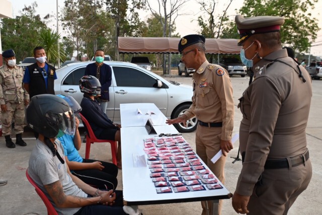 ตำรวจเขาวงรวบ 3 เอเย่นต์ค้ายาบ้า ยึดกลางกลางกว่า 1.2 หมื่นเม็ด