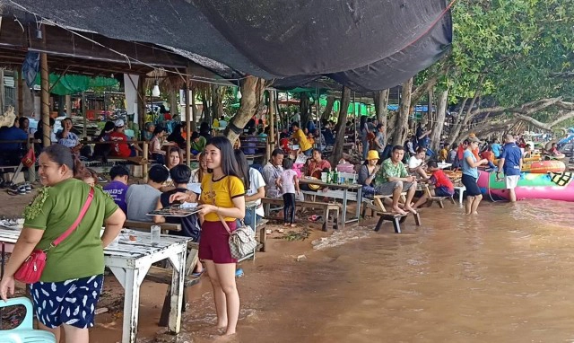 นทท.แห่ใช้สิทธิ์คนละครึ่งและเราชนะเที่ยวหาดคำสมบูรณ์