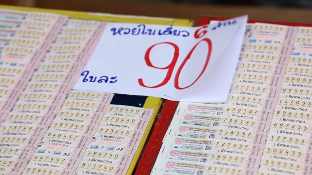 ร้านขายลอตเตอรี่อุดรโอดยังเหลือเต็มแผงเพราะเดือนนี้มี28วัน  