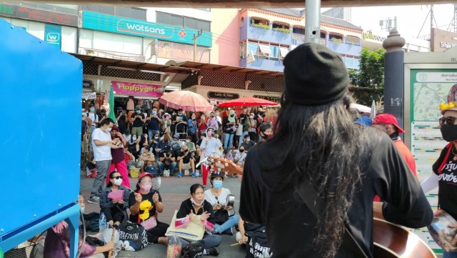 เริ่มแล้ว! "ม็อบ28กุมภา" ทยอยรวมตัวที่ "อนุสาวรีย์ชัย"