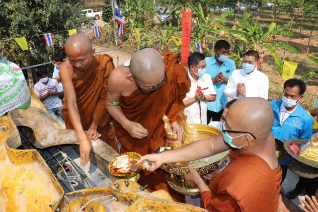 ฮือฮา! พิธีหล่อพระพระพุทธรูปนิราศทุกข์ให้เลขเด็ด