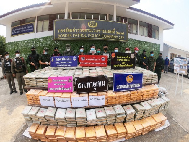 ตชด.ยึดกัญชาแห้งเกรดเอเกือบตัน มูลค่ากว่า 20 ล้านบาท