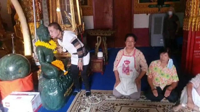 แห่ขอโชคพระเจ้าฝนแสนห่า สร้างด้วยหยกอินเดียหนึ่งเดียวพะเยา