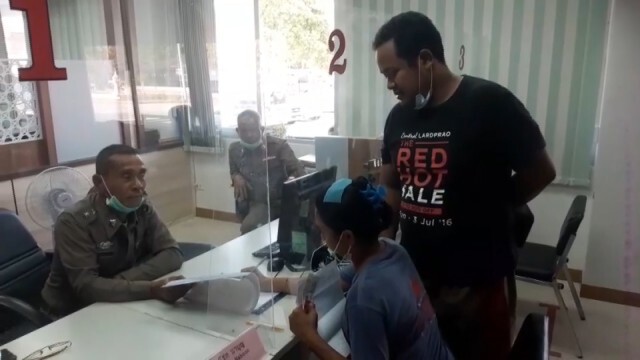 แม่ค้าดวงเฮงรับทรัพย์รางวัลที่ 1 เลขรถขนวัคซีนโควิด