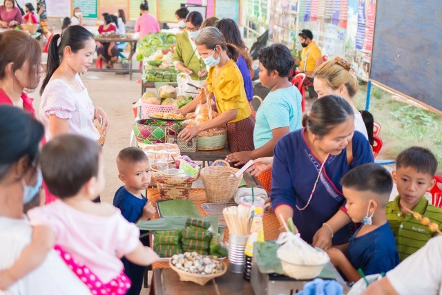 เปิดตลาดย้อนยุคชวน"นุ่งสิ่นถือตะกร้ามาตลาด"