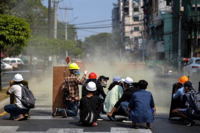 โลกประณามกองทัพเมียนมาสลายม็อบสุดนองเลือด